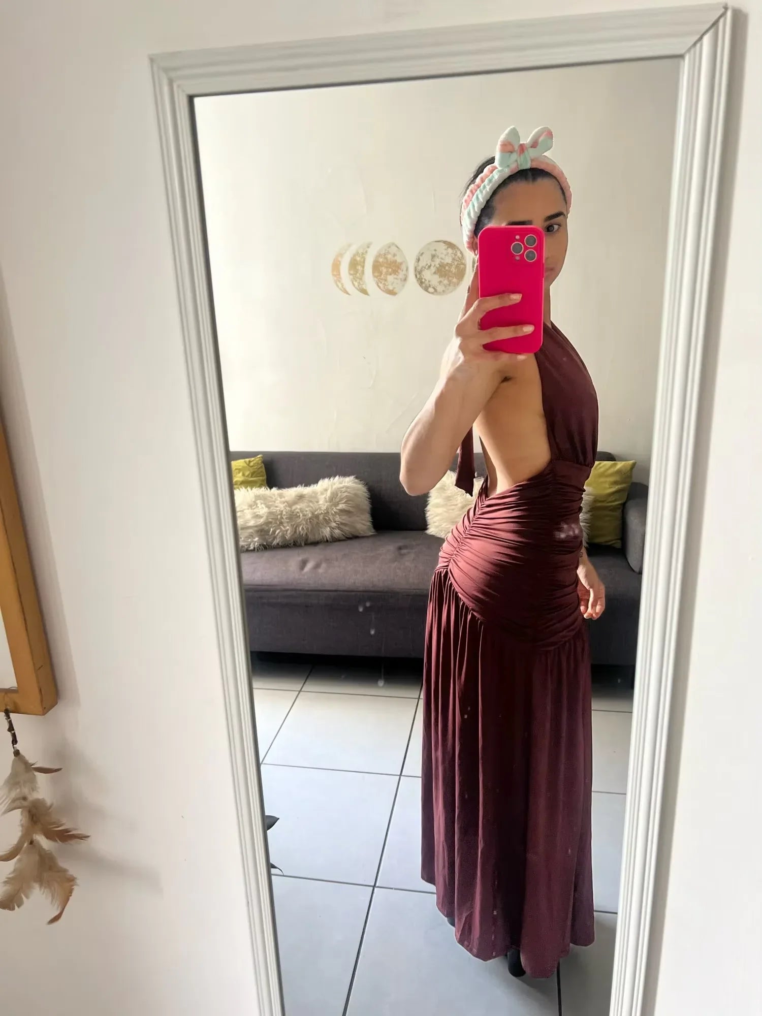 Vestito da sera marrone scollato a collo halter, linea a trapezio con spacco, scollatura profonda a V, modello Y8481