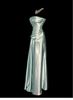 Vestido longo de cetim verde-sálvia elegante, sem alças, para baile e cerimónias Y8561
