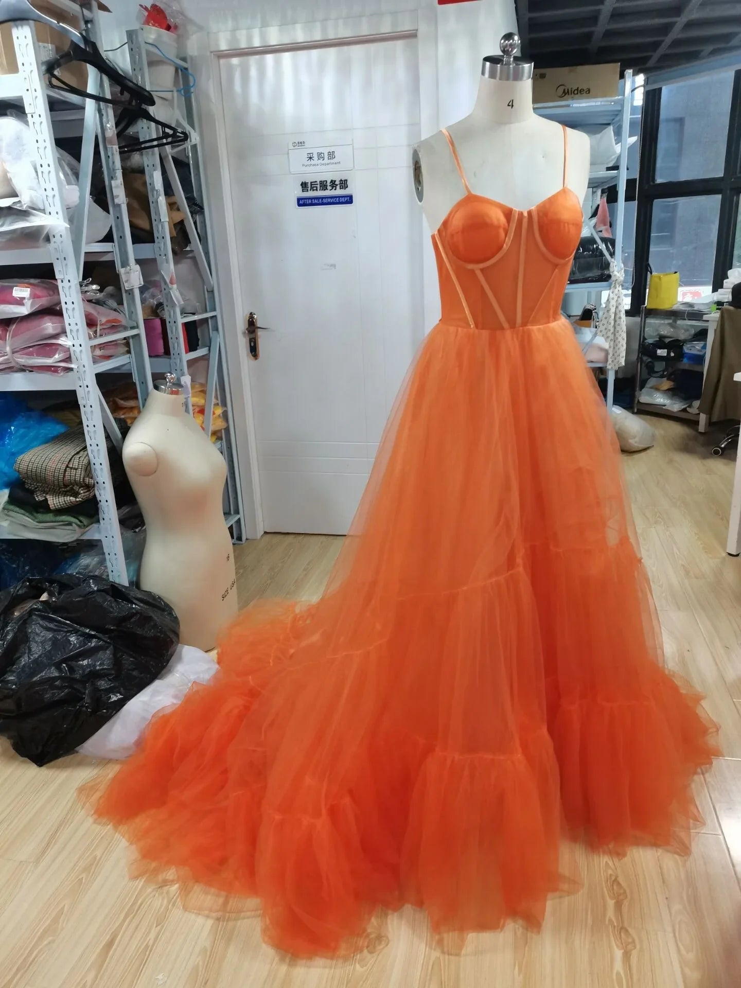 Abito da sera arancione in tulle con spalline sottili, vestito da ballo seducente Y1243
