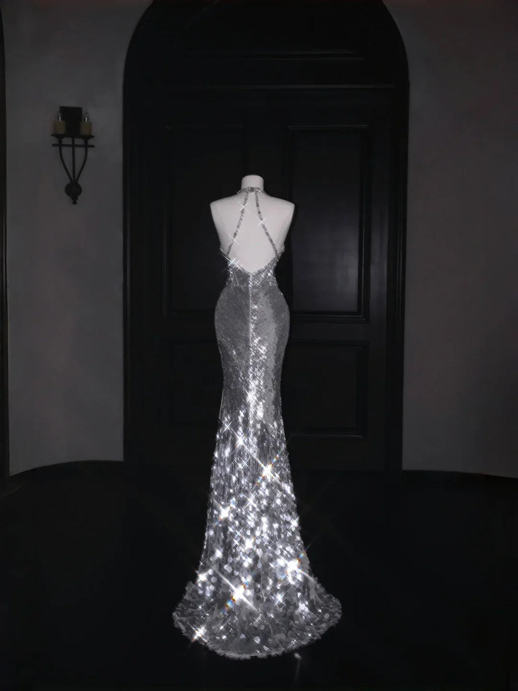 Abito da sera argento scintillante con scollatura a V profonda, collo allacciato, paillettes e perline, senza schienale, modello sirena, abito da ballo Y8687
