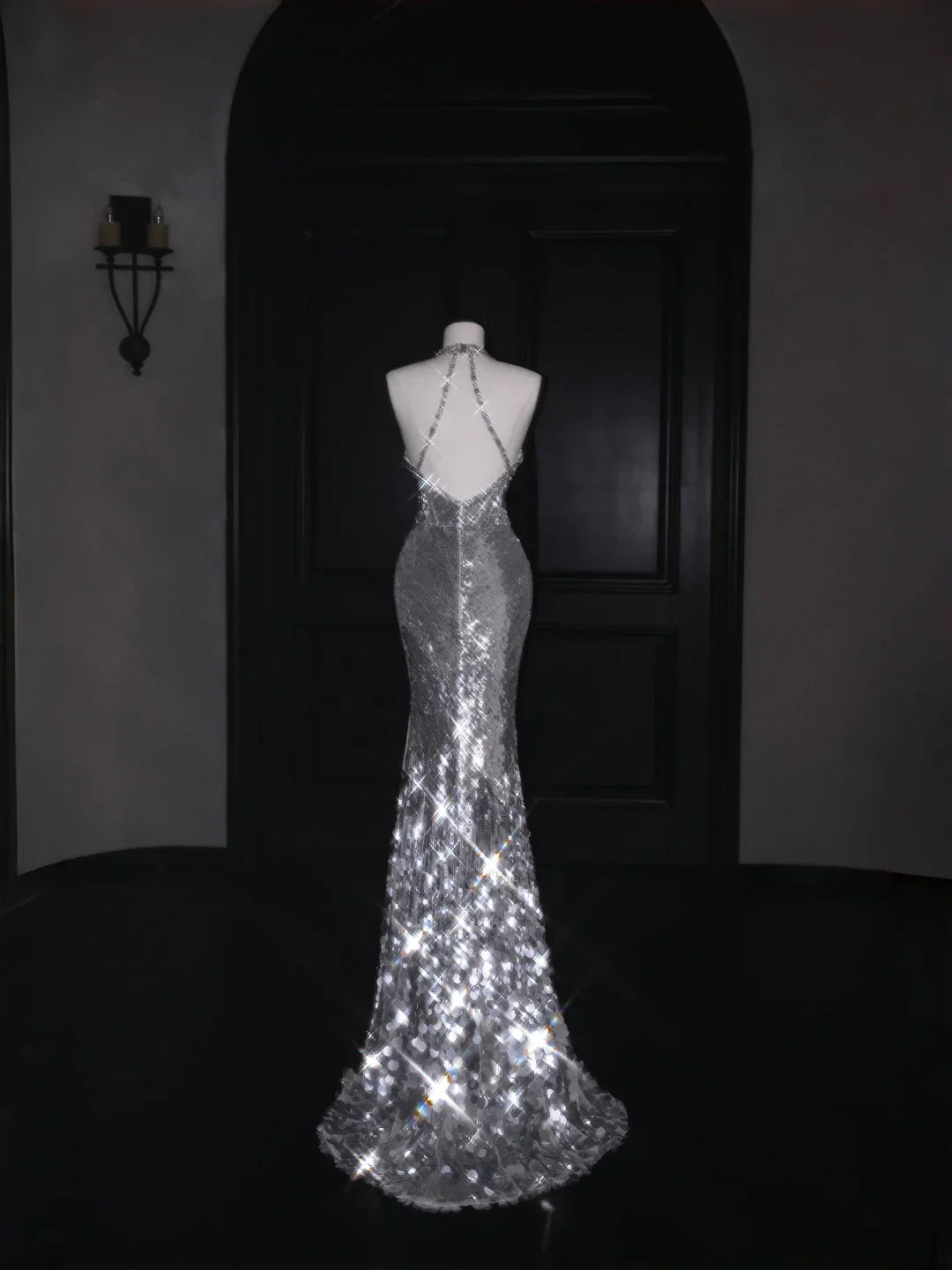 Abito da sera argento scintillante con scollatura a V profonda, collo allacciato, paillettes e perline, senza schienale, modello sirena, abito da ballo Y8687