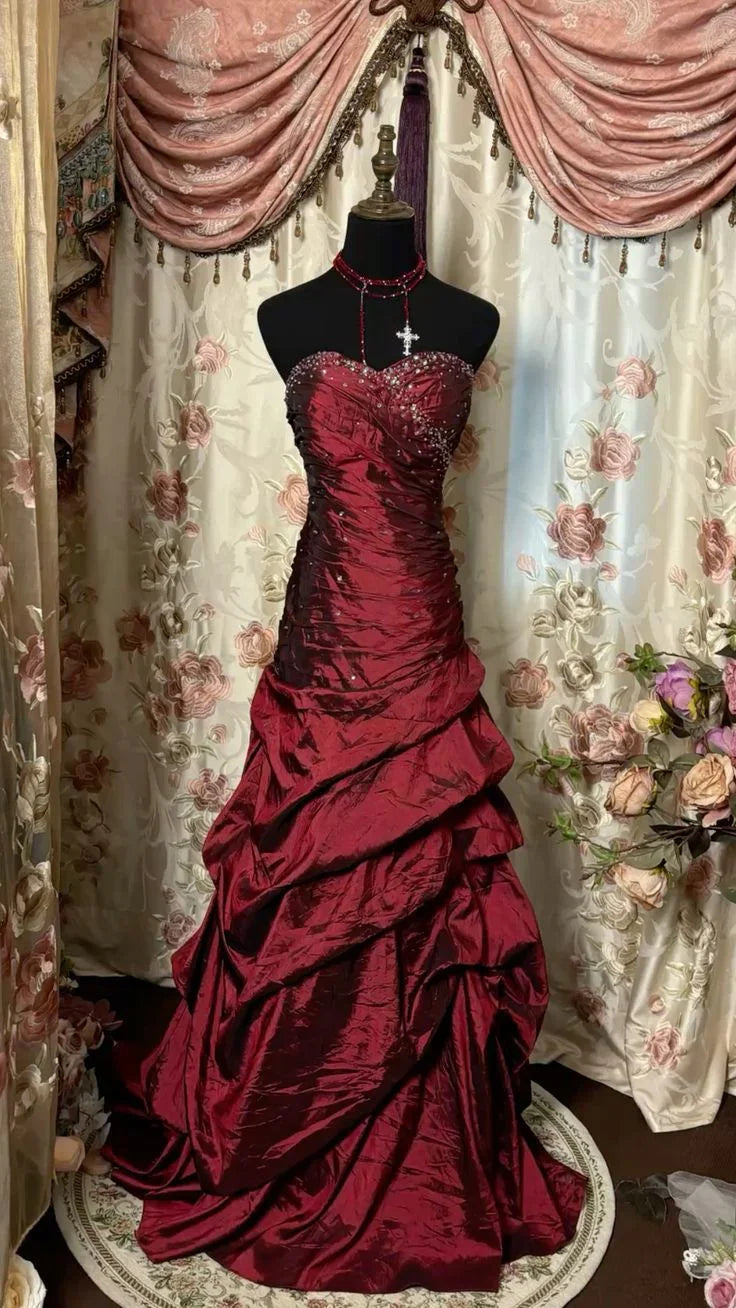 Abito da sera bordeaux in raso senza spalline con perline, abito da ballo a strati, vestito da festa Y7814