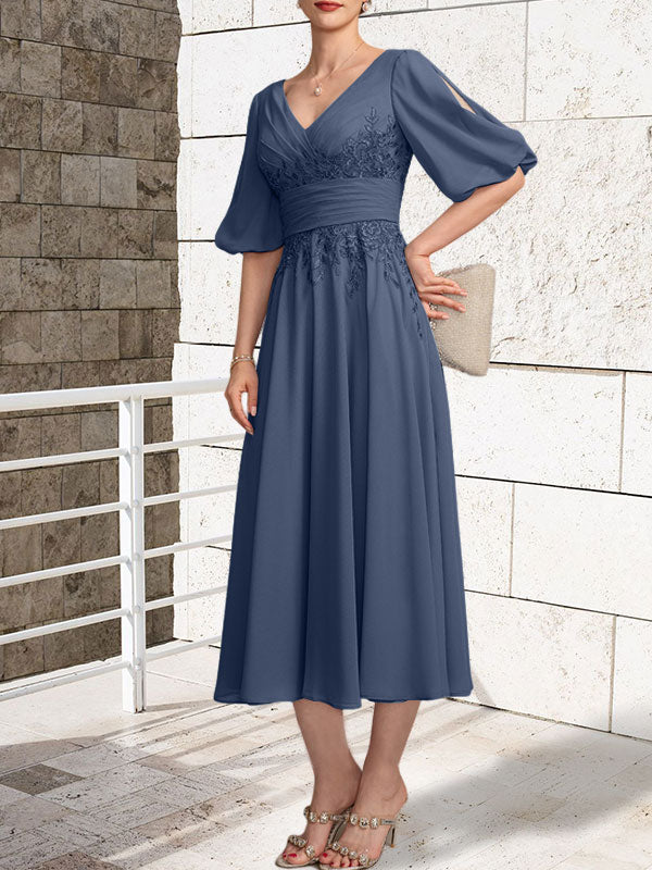 A-Linie V-Ausschnitt Wadenlanges Chiffon-Kleid für die Brautmutter mit Plissee