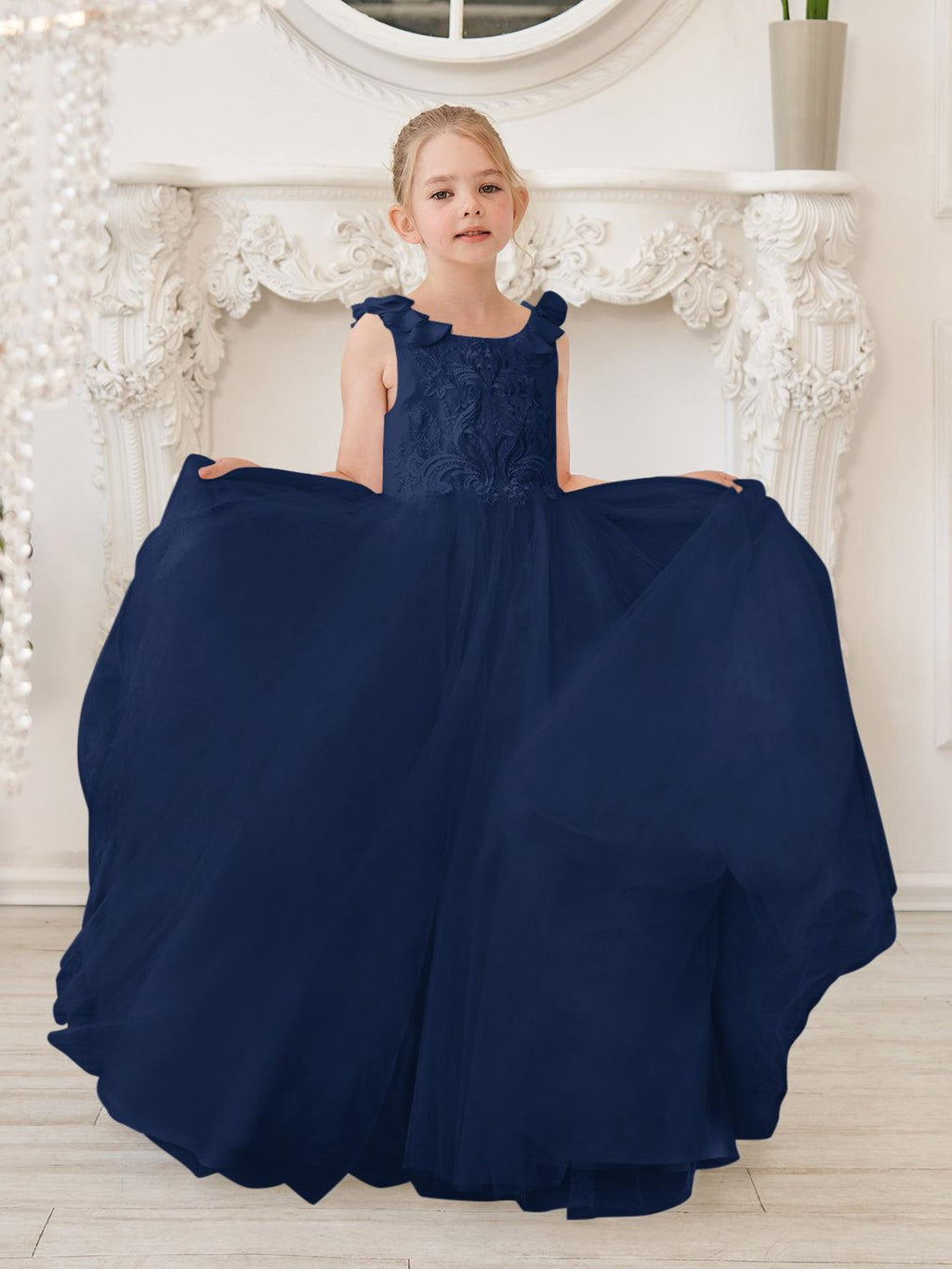 Elegant White Tulle Flower Girl Applique Lace Dress With Sweep Train