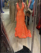 Abito lungo da sera arancione con scollo a V, paillettes scintillanti e design sirena sexy Y1397