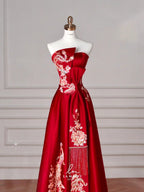 Splendido abito da sera senza spalline in raso rosso con ricamo di paillettes a linea ad A Y8631