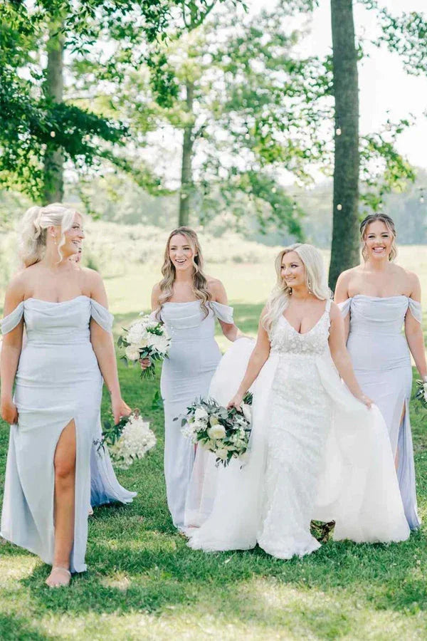 Abito lungo da damigella d'onore azzurro chiaro plissettato con spalle scoperte e spacco BD142