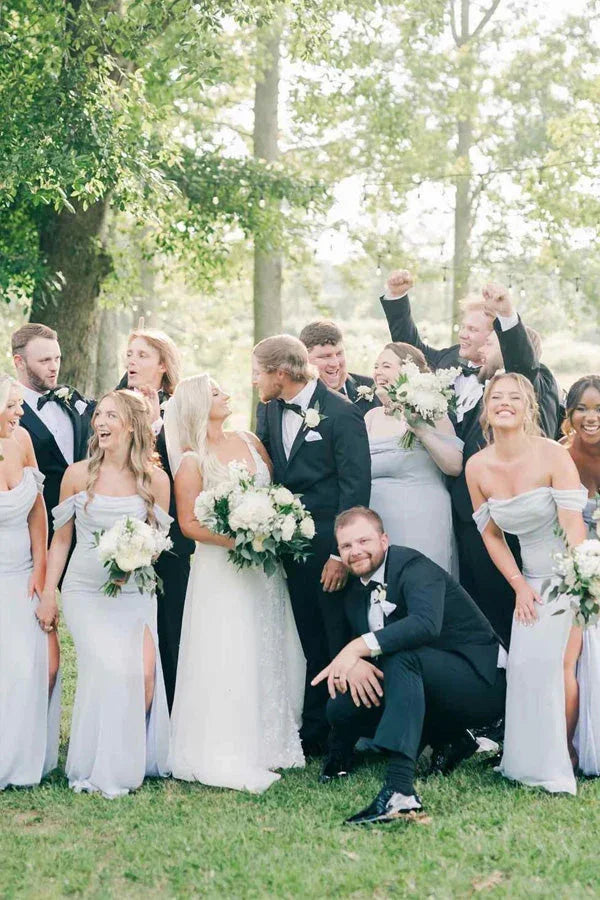 Abito lungo da damigella d'onore azzurro chiaro plissettato con spalle scoperte e spacco BD142