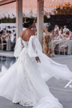 Vestidos de novia de playa de sirena con encaje y hombros descubiertos y cola desmontable