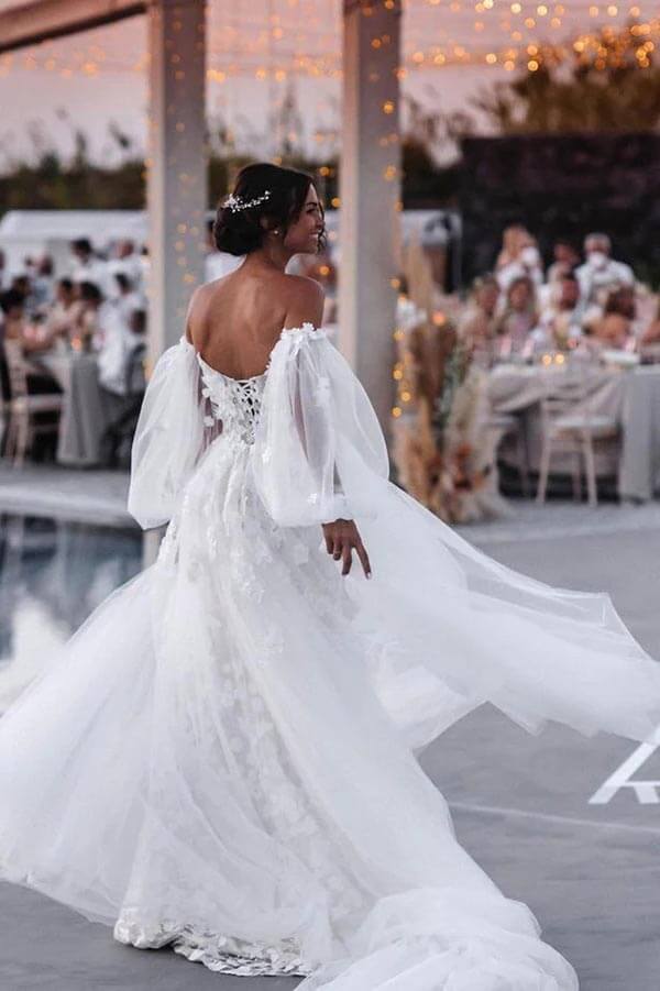 Vestidos de novia de playa de sirena con encaje y hombros descubiertos y cola desmontable