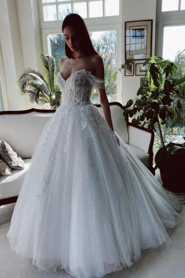 Vestidos de novia con apliques de tul blanco y hombros descubiertos con cuentas