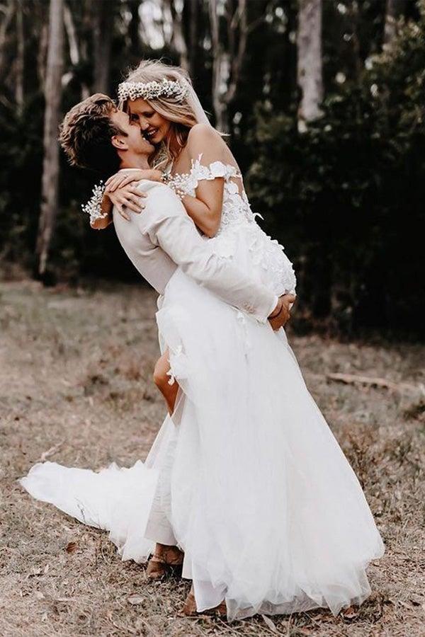 Vestido de novia de tul blanco con hombros descubiertos y apliques