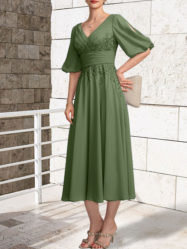 A-Linie V-Ausschnitt Wadenlanges Chiffon-Kleid für die Brautmutter mit Plissee