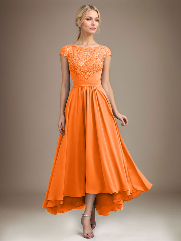 Robe de mère de la mariée en mousseline de soie à dentelle asymétrique illusion en décolleté arrondi et coupe en A avec plis