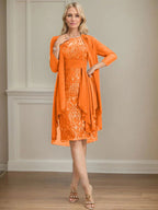 Abito da madre della sposa in pizzo e chiffon con gonna a colonna a effetto illusion fino al ginocchio, con balze a cascata e paillettes