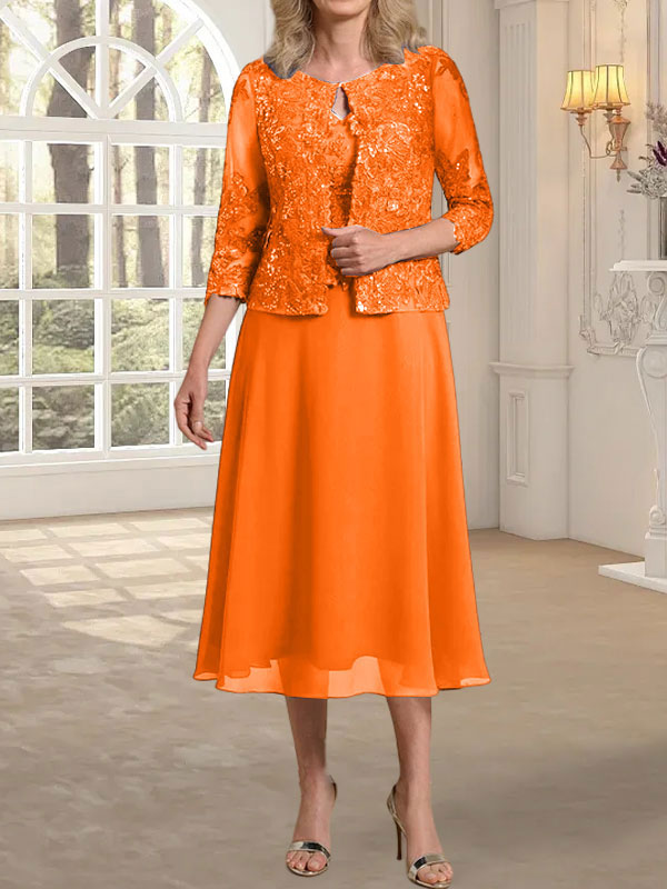 Robe de mère de la mariée en dentelle et mousseline, longueur thé, en ligne A, décolleté arrondi, ornée de paillettes