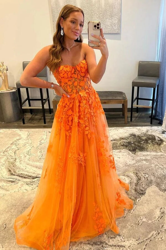 Vestidos de fiesta con apliques de encaje y escote corazón de tul