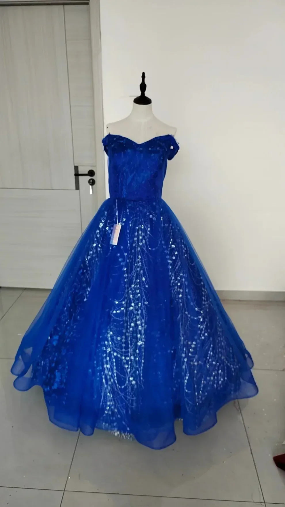 Hellblaues schulterfreies Prinzessinnenkleid mit Tüllspitzenapplikationen und Glitzerglanz Ballkleid Y8129