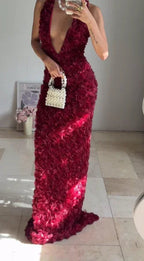 Splendido abito lungo da sera a tubino con scollo profondo a V, fiori di rosa bordeaux, modello Y8504