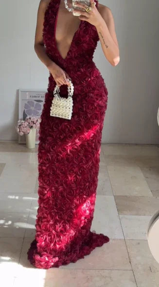 Splendido abito lungo da sera a tubino con scollo profondo a V, fiori di rosa bordeaux, modello Y8504