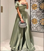 Robe de soirée en satin sauge coupe trapèze à encolure asymétrique Y5345