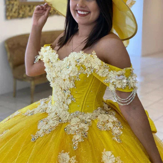 Abito da ballo giallo per Quinceañera con spalle scoperte, allacciatura posteriore, strascico a spazzola, applicazioni e perline Y656