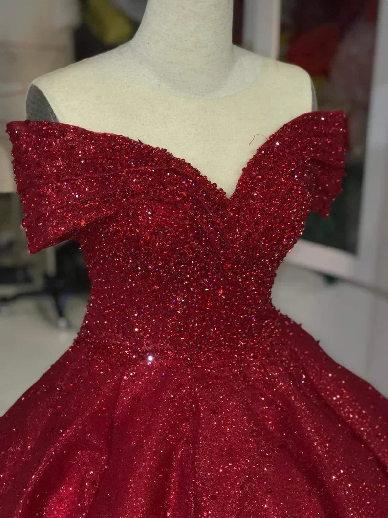 Luxuriöses schulterfreies rotes glitzerndes Perlenballkleid Süßes 16 Kleid Y1275