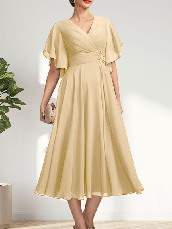 A-Linie, V-Ausschnitt, knielang, Chiffonkleid für die Brautmutter mit plissierten Perlen