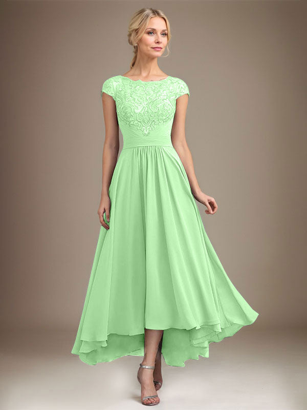 Robe de mère de la mariée en mousseline de soie à dentelle asymétrique illusion en décolleté arrondi et coupe en A avec plis