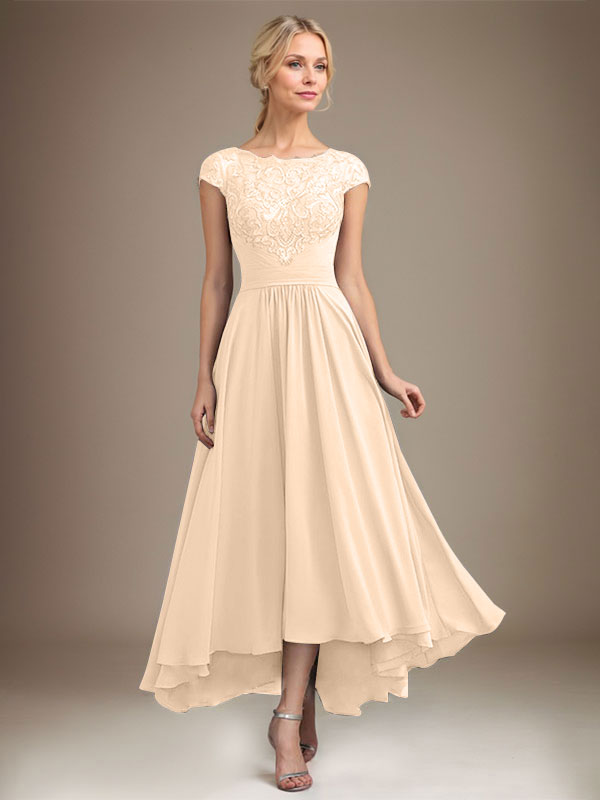 Robe de mère de la mariée en mousseline de soie à dentelle asymétrique illusion en décolleté arrondi et coupe en A avec plis