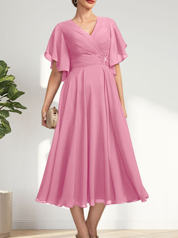 A-Linie, V-Ausschnitt, knielang, Chiffonkleid für die Brautmutter mit plissierten Perlen