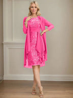 Abito da madre della sposa in pizzo e chiffon con gonna a colonna a effetto illusion fino al ginocchio, con balze a cascata e paillettes