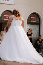 Plus Size White Ball Gown Wedding Dress Sweetheart Lace Cap Sleeves 3D Floral Corset Tulle Princess Bridal Gown with Chapel Train