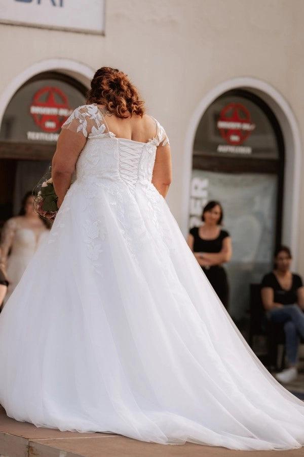 Plus Size White Ball Gown Wedding Dress Sweetheart Lace Cap Sleeves 3D Floral Corset Tulle Princess Bridal Gown with Chapel Train