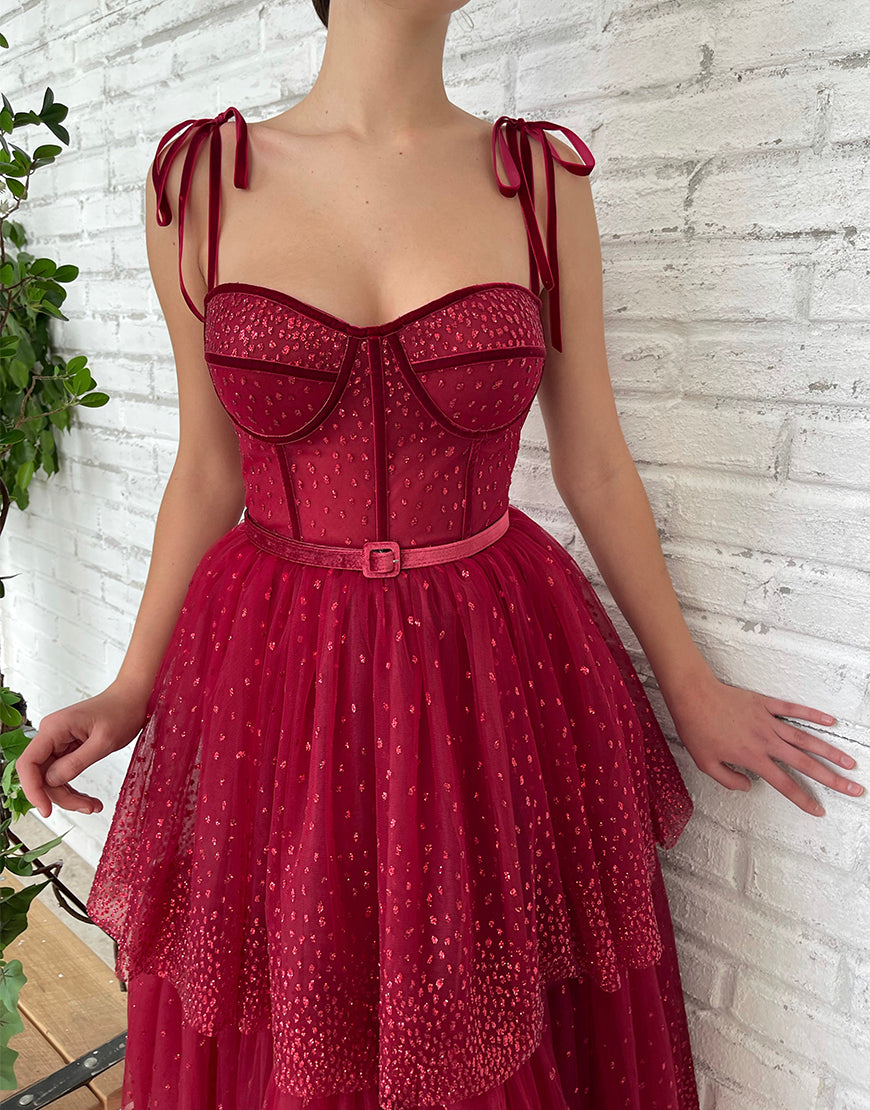 Abito da festa in tulle rosso scuro con brillantini