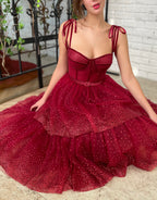Abito da festa in tulle rosso scuro con brillantini
