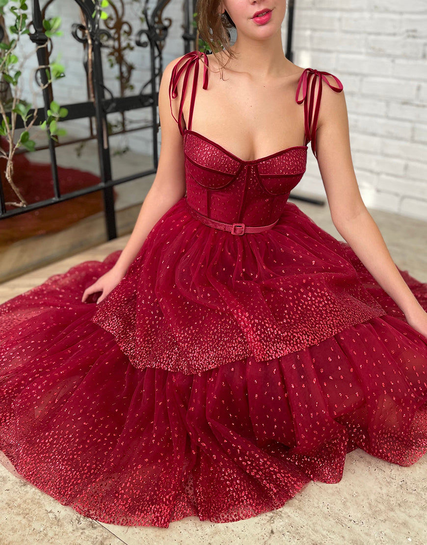 Abito da festa in tulle rosso scuro con brillantini