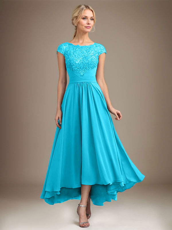 Robe de mère de la mariée en mousseline de soie à dentelle asymétrique illusion en décolleté arrondi et coupe en A avec plis
