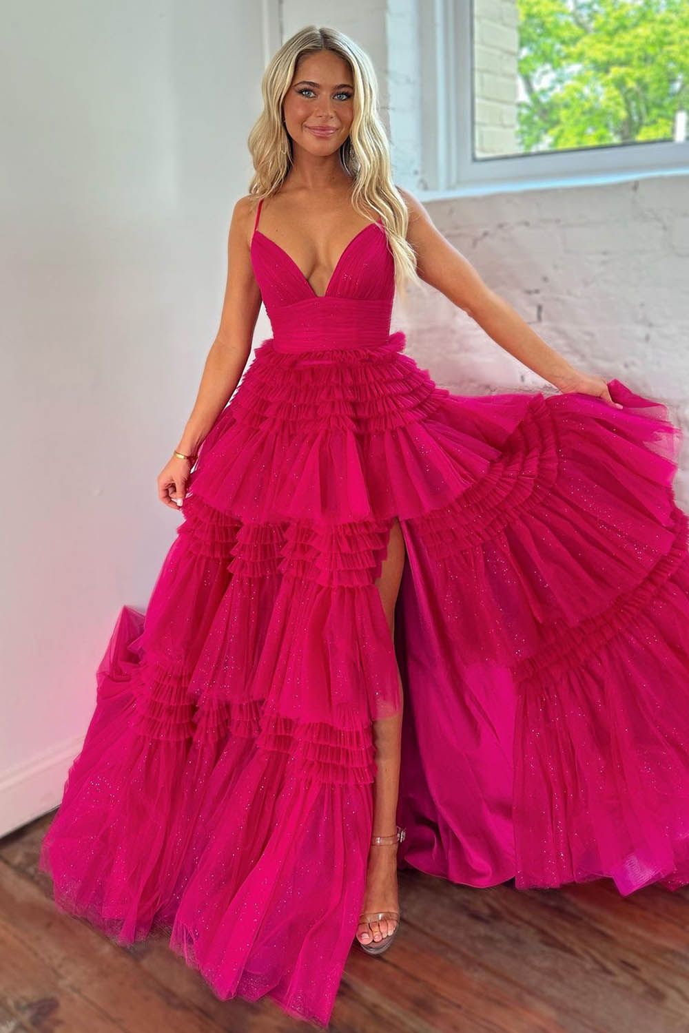 Abito da sera lungo a balze in tulle con spalline sottili a linea ad A e spacco