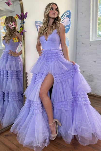 Vestido de fiesta largo de tul con capas y tirantes finos en forma de A con abertura