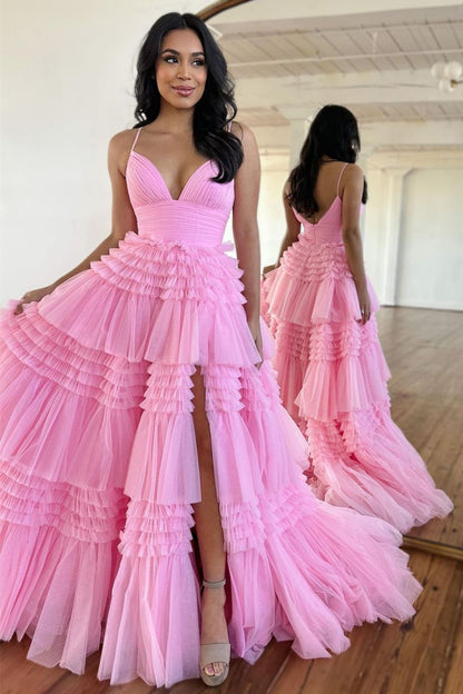 Vestido de fiesta largo de tul con capas y tirantes finos en forma de A con abertura