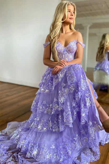 Impresionante vestido de fiesta morado de princesa con volantes de encaje y capas
