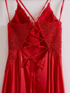 Abito da sera con spalline sottili a linea ad A, corsetto sul retro e spacco