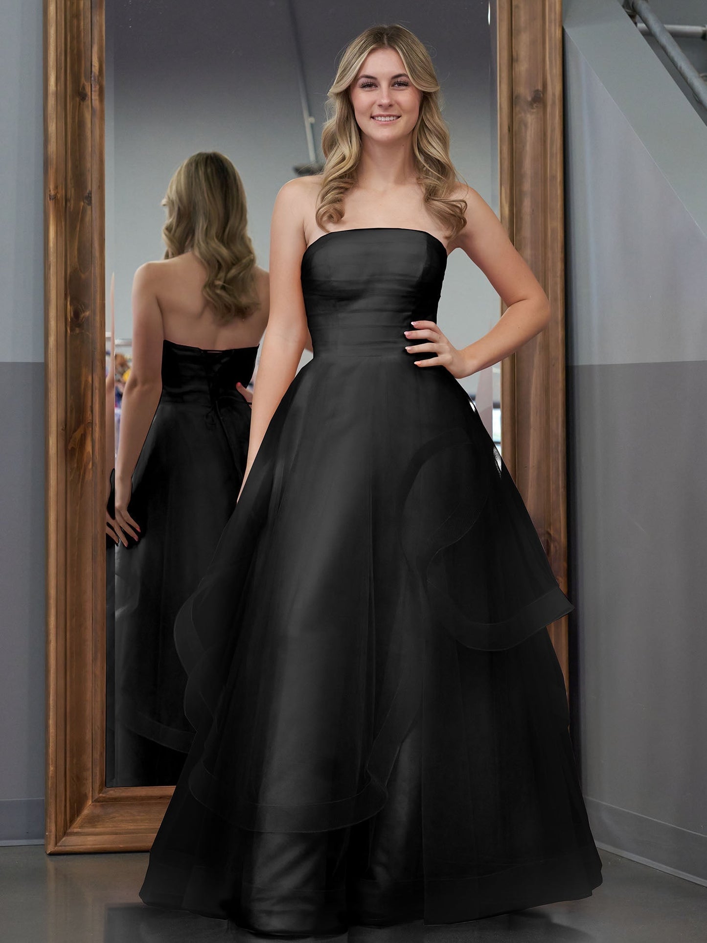 Vestido de fiesta de organza rosa claro con corte en A y sin tirantes