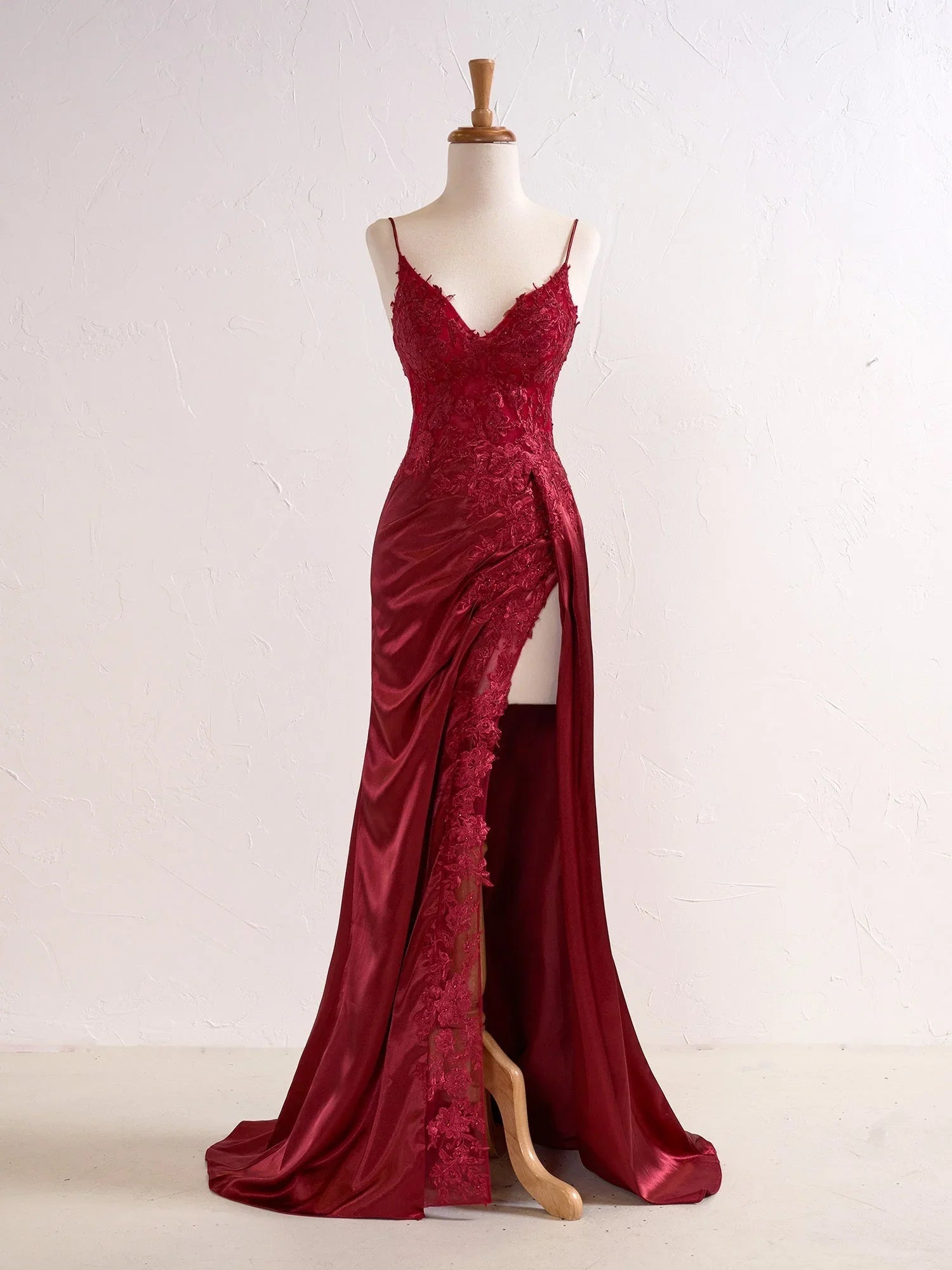 Beatrice | Robe de bal longue noire ajustée avec appliques