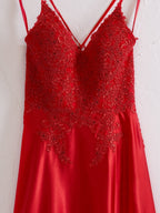 Abito da sera con spalline sottili a linea ad A, corsetto sul retro e spacco