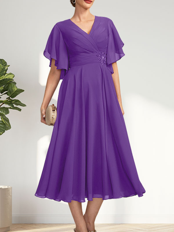 A-Linie, V-Ausschnitt, knielang, Chiffonkleid für die Brautmutter mit plissierten Perlen