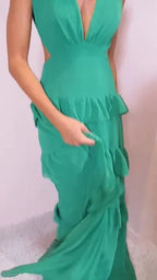 Vestido de Festa Longo Verde Esmeralda com Decote Profundo em V, Folhos em Camadas e Costas Descobertas Y8386