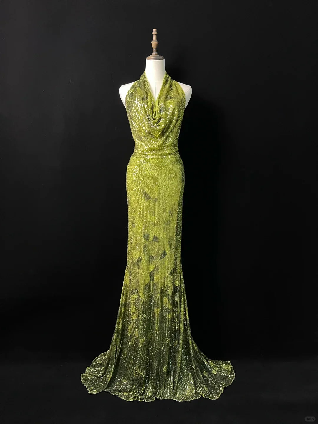 Splendido abito da sera verde smeraldo con paillettes, senza schiena, stile sirena lungo, modello Y8647