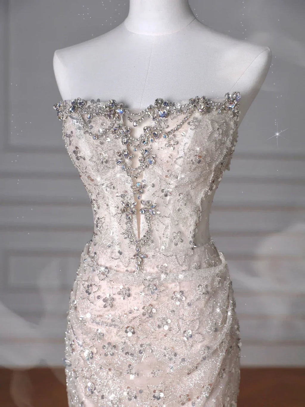 Vestido de Baile Longo de Sereia com Lantejoulas em Tule Brilhante e Sem Alças Y8616